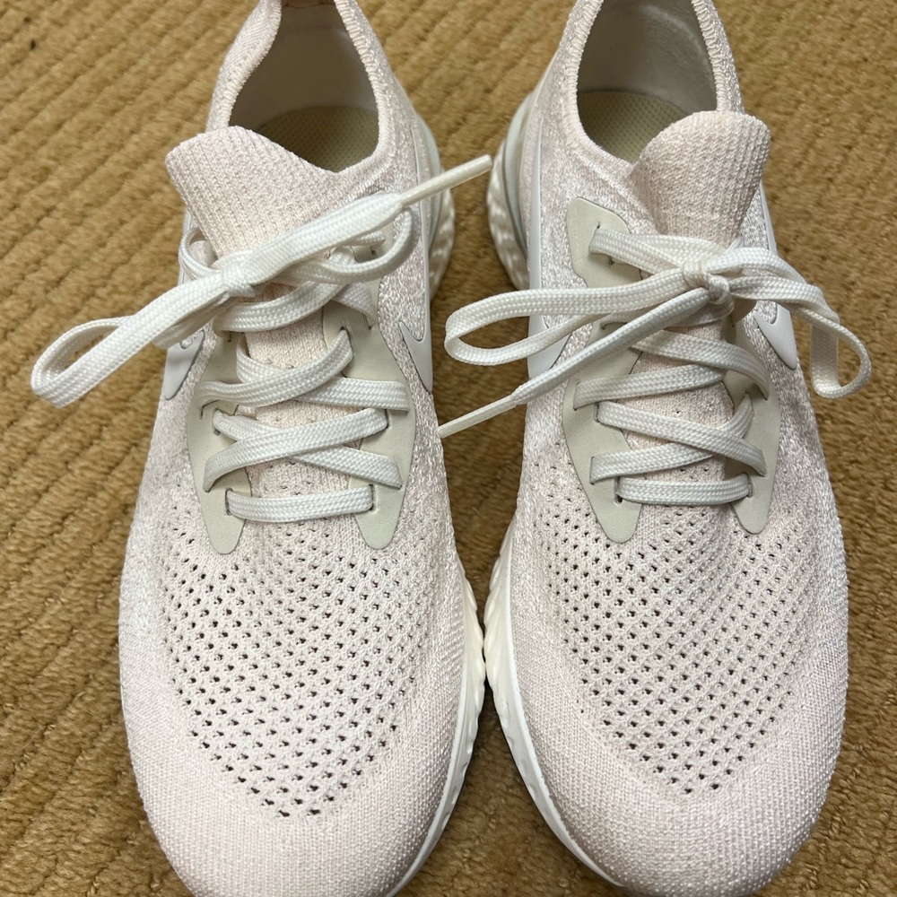 Never worn white Nikes